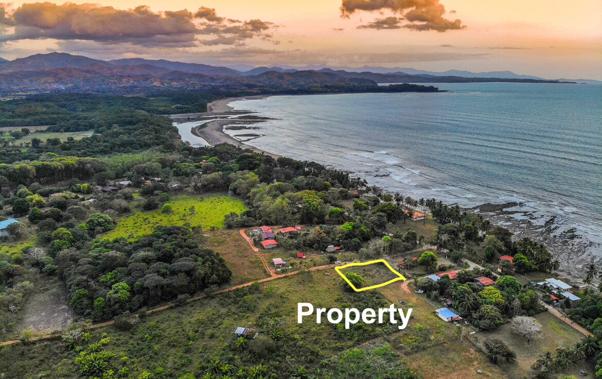 1,000 m2 Lot in Playa Reina, Mariato! Walk to Surf! Panamá Real Estate